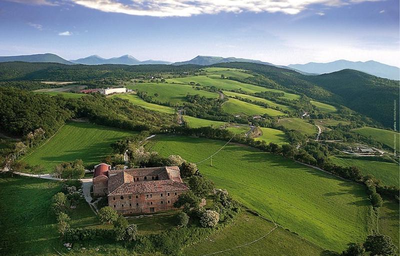 Agriturismo Girolomoni - Locanda Isola del Piano Exterior photo